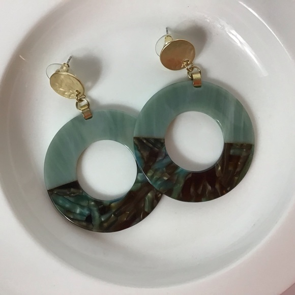 Jewelry - Green/Multi Drop Circle Earrings